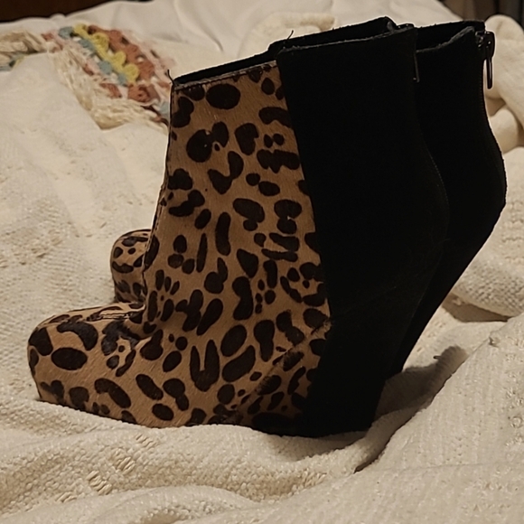 Huette kelsi dagger narcissism platform wedge bootie 🔥 RARE!! Trending leopard - Picture 1 of 4